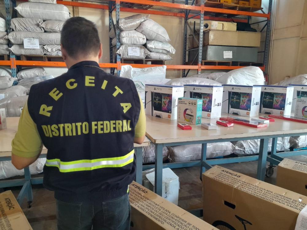 Capa da notícia: Receita do DF flagra R$ 334 milhões em mercadorias com irregularidade fiscal